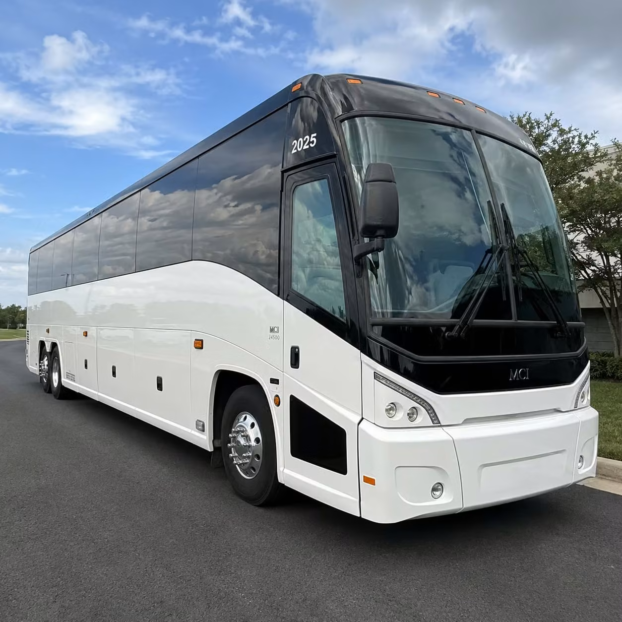 overland park employee shuttle services for daily commuters and campus connections